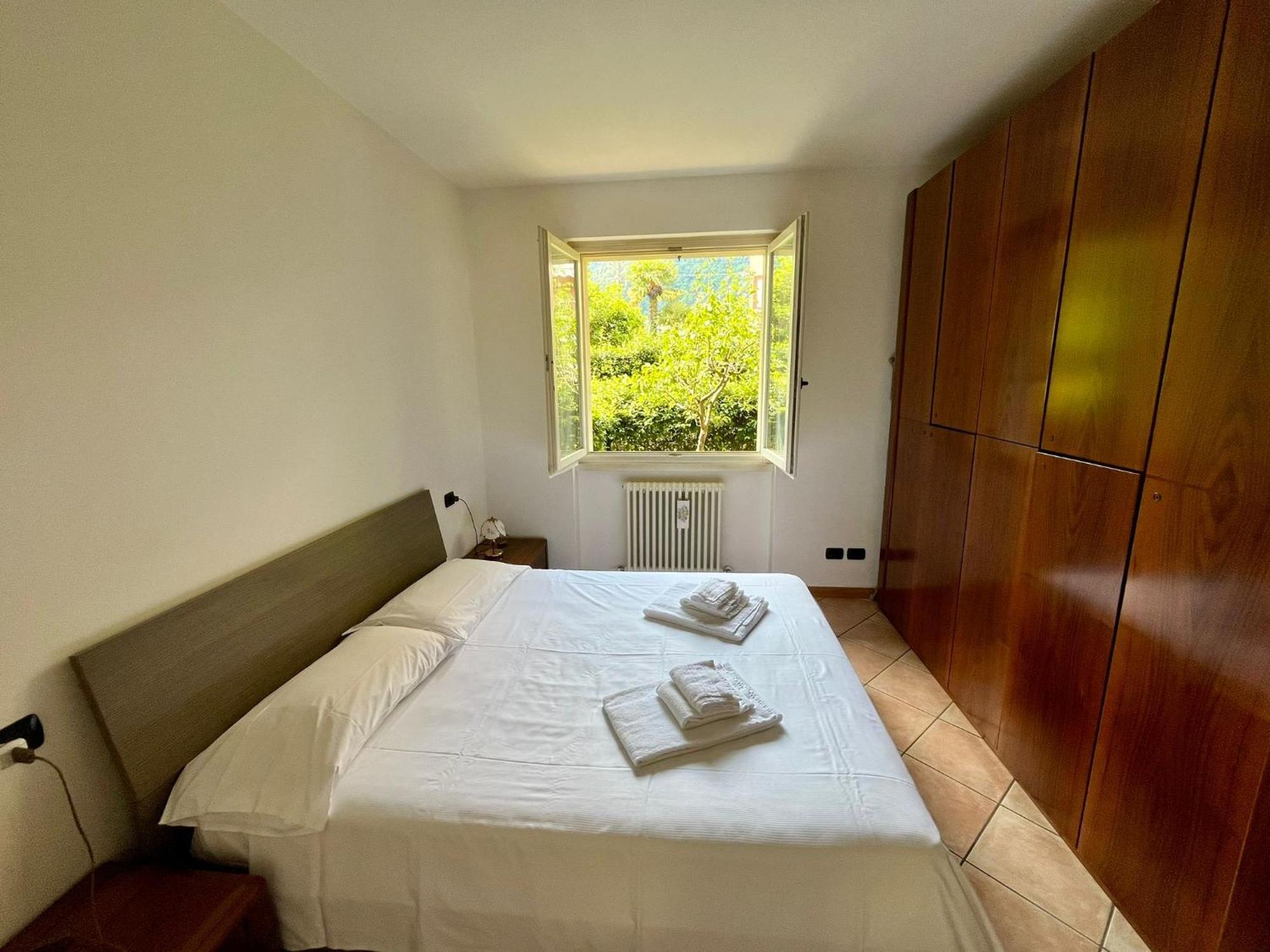 Apartment With Garden And Garage Dongo - Larihome A28 Bagian luar foto